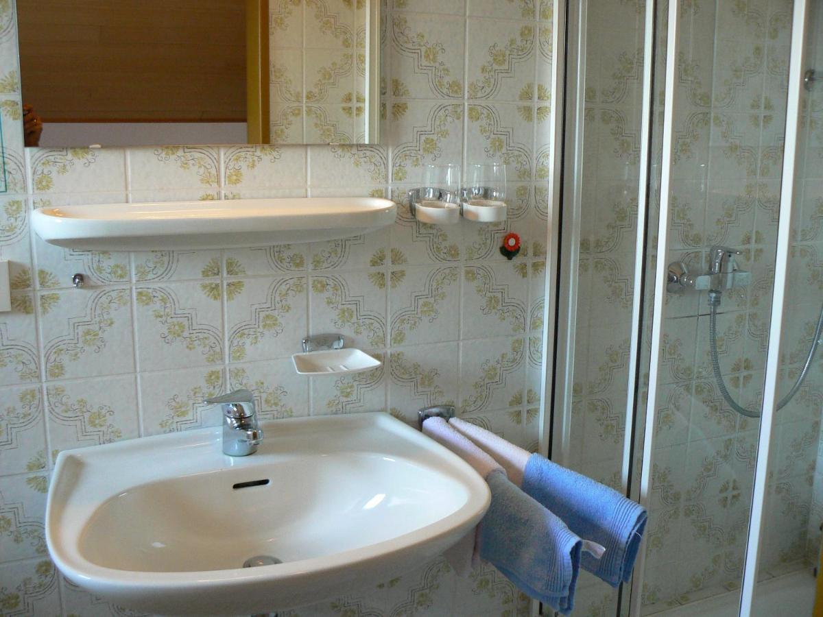 Hôtel Haus Evelyn / Haus Heidemarie à Bad Füssing Chambre photo